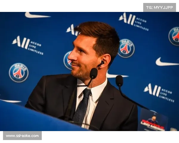 梅西现身巴黎训练基地引发热议 回归谈判进展成焦点各方密切关注 梅西现身巴黎训练基地引发热议 回归谈判进展成焦点各方密切关注